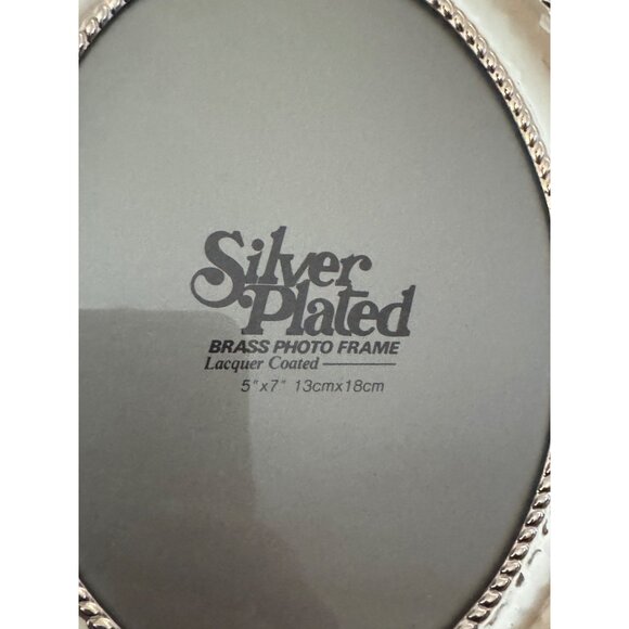Silver Plated Oval Brass Photo Frame 5"x7" Lacquer Coated With Intricate Design - Picture 4 of 7
